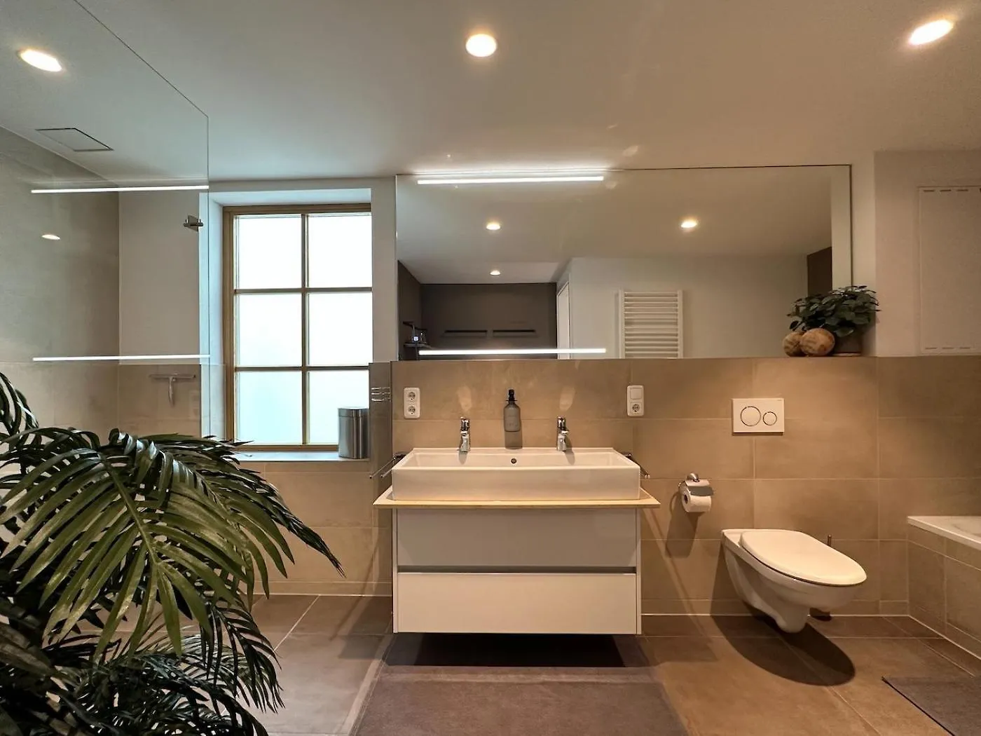 Ferienwohnung Truly - Viel Platz Fuer Business & Familie - Modern, Garage, Fahrstuhl Augsburg
