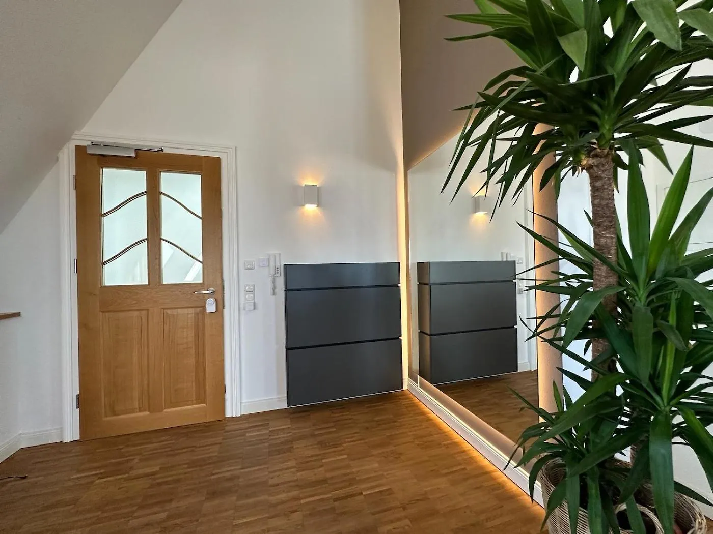Apartment Ferienwohnung Truly - Viel Platz Fuer Business & Familie - Modern, Garage, Fahrstuhl Augsburg Deutschland