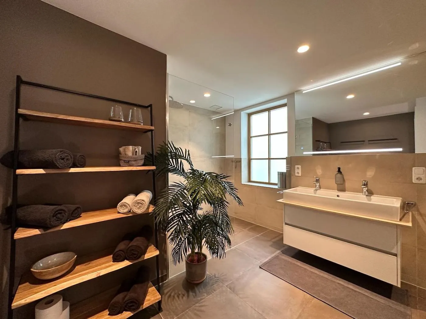 Truly - Viel Platz Fuer Business & Familie - Modern, Garage, Fahrstuhl Apartment Augsburg